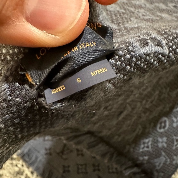 LV Wool Scarf - Picture 6 of 6